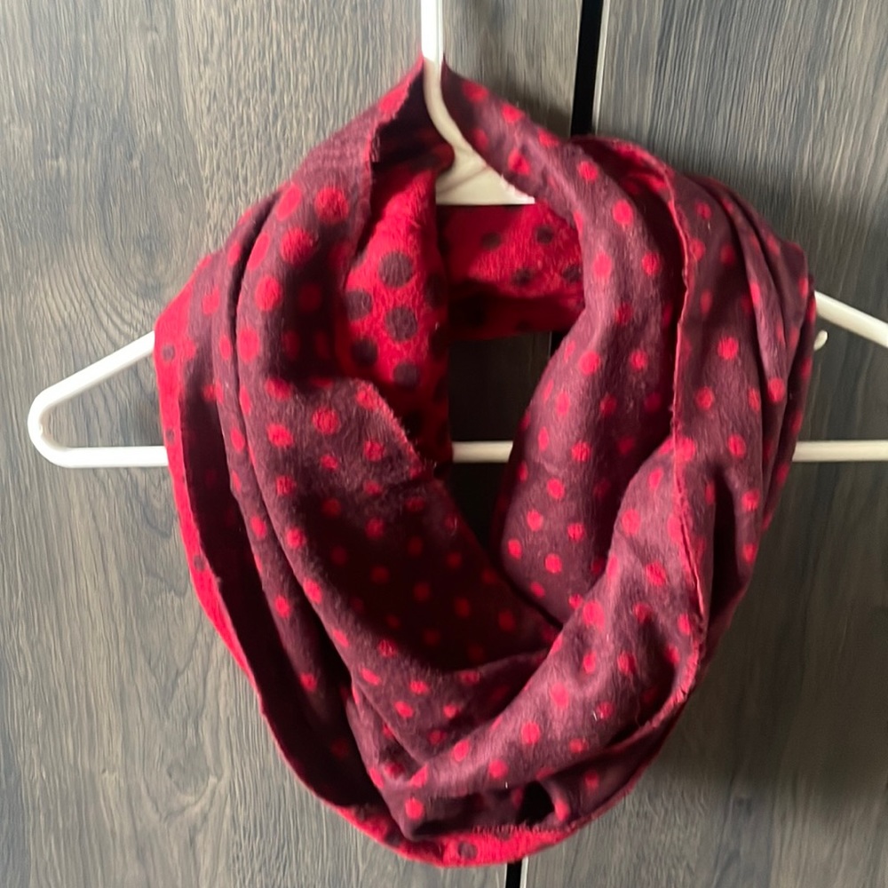 Amazing condition scarf